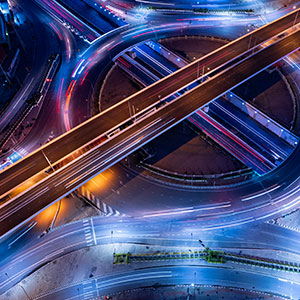 time-lapse du trafic automobile sur l'autoroute