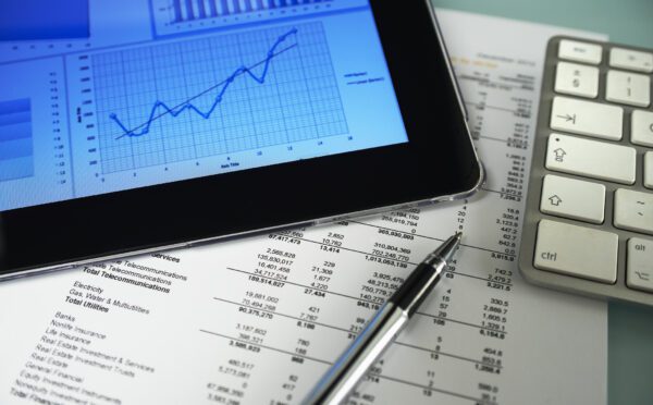 Gérer les variations des coûts des ressources dans un contexte incertain