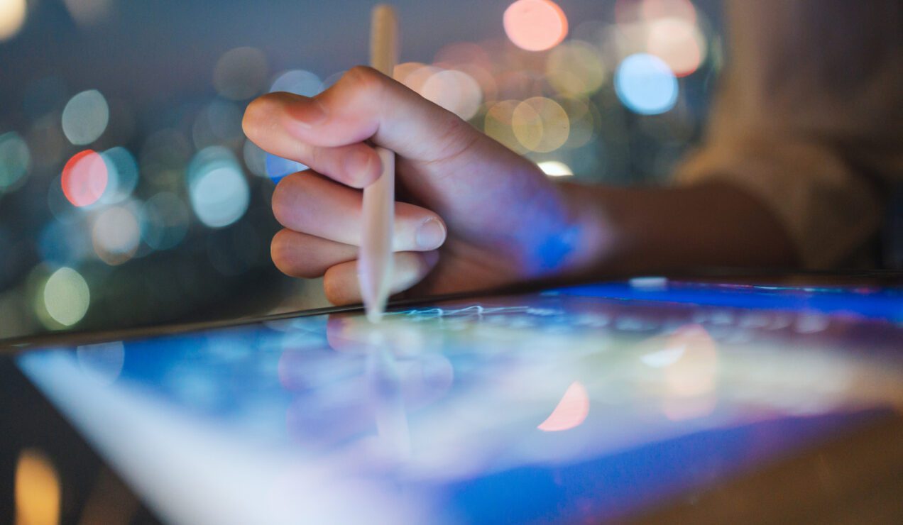 Hand writing on a digital graphics tablet with an electronic pen.