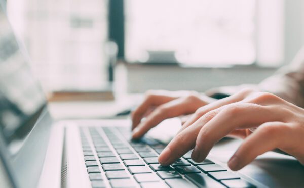 Nouvelle loi et règlement de la Colombie-Britannique : Ce que les plateformes infonuagiques, les sites de médias sociaux et autres « intermédiaires Internet » doivent savoir