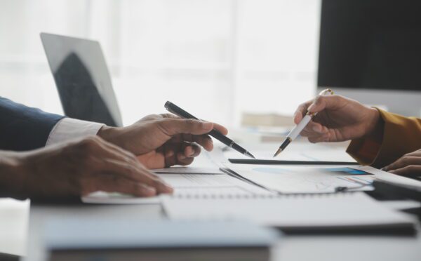 Pouvoir officiel permettant la réalisation d’études de marchéet autres modifications touchant des procédures et des recours