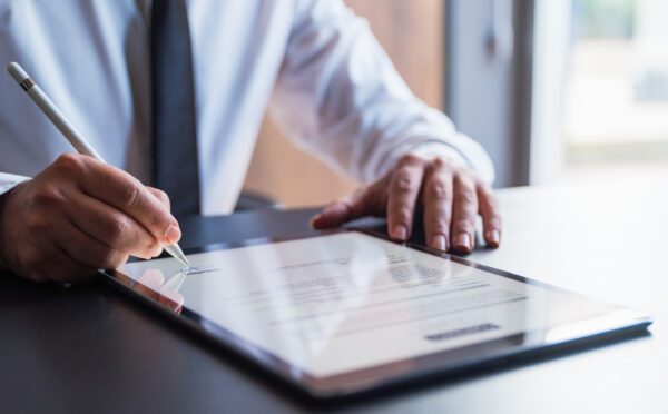 Augmenter les recettes tout en gérant les risques : une approche pratique des contrats conclus avec les clients pour les sociétés technologiques émergentes et à forte croissance