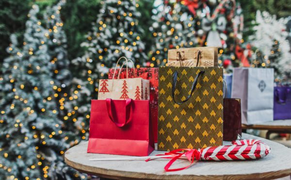 Congé de TPS/TVH proposé : Le père Noël arrive en avance pour les consommateurs, mais laisse aux détaillants un morceau de charbon