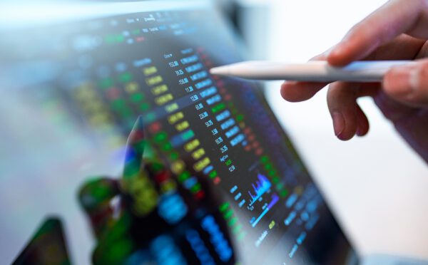 La CVMO adopte un nouveau cadre prévoyant la distribution aux investisseurs lésés des sommes d’argent recueillies en application d’ordonnances de remise