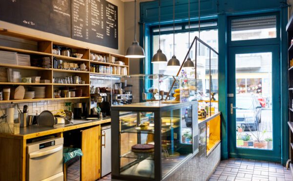 Composer avec le « tsunami gris » : comment les fonds de reprise redéfinissent la planification de la relève sur le marché canadien des PME